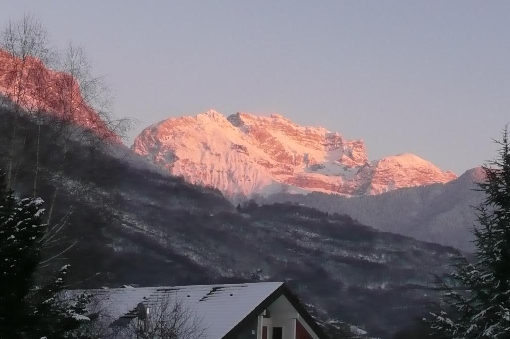 Hotel Golf Et Montagne Talloires Exteriör bild
