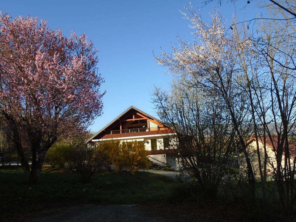 Hotel Golf Et Montagne Talloires Exteriör bild